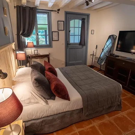 Hotel Domaine De Geffosse 2*